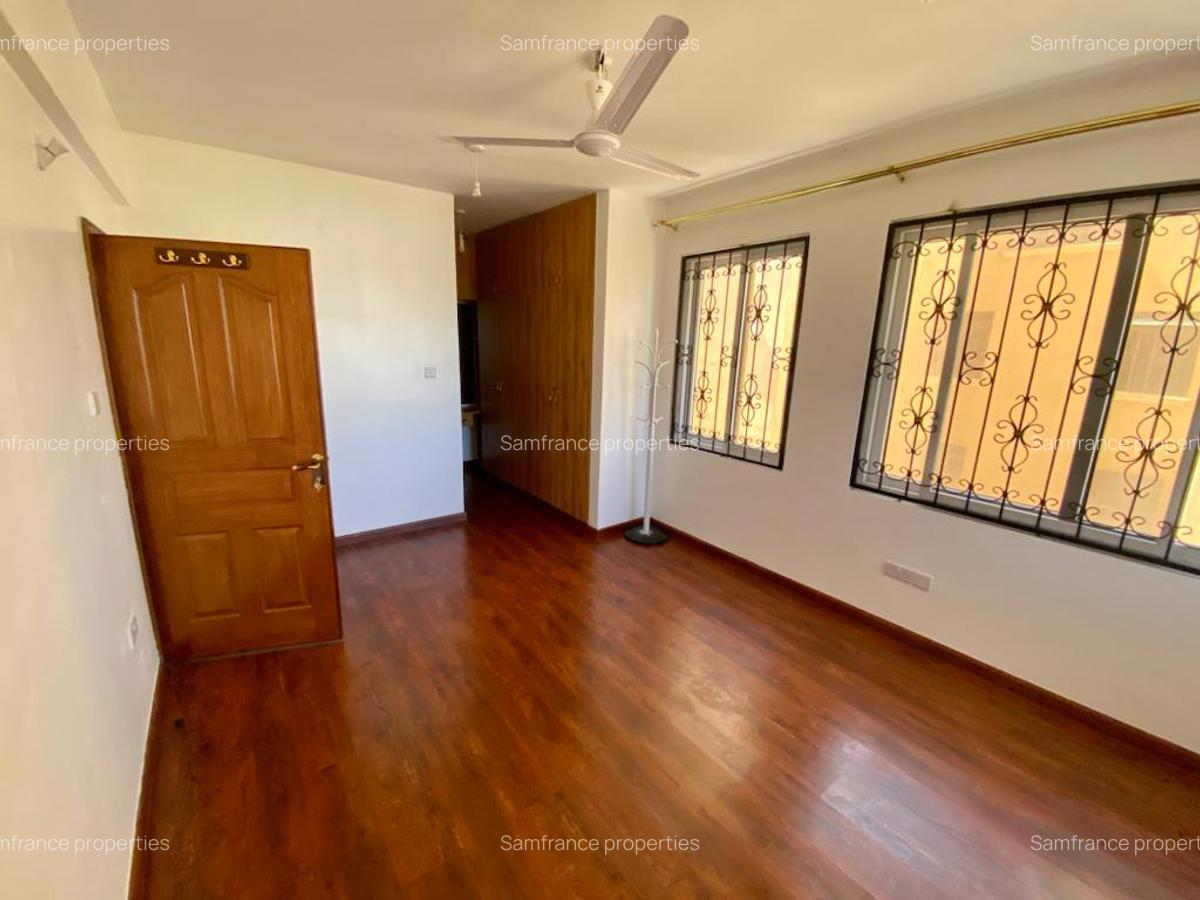 3 Bed Apartment with En Suite at 1St Avanue - 9
