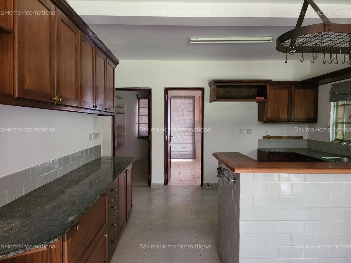 5 Bed Townhouse with En Suite in Rosslyn - 4