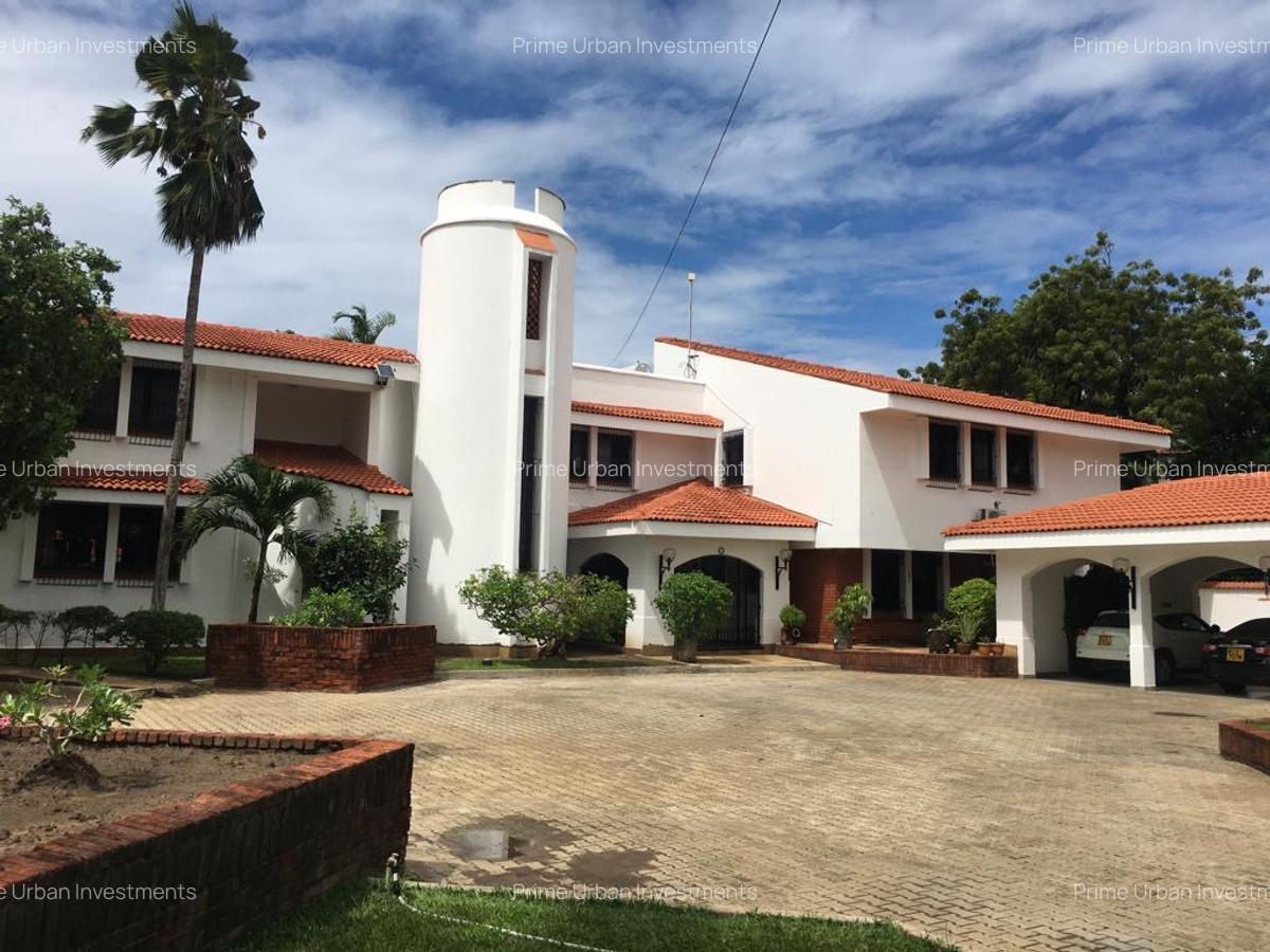 6 Bed House with En Suite at Nyali Beach - 3