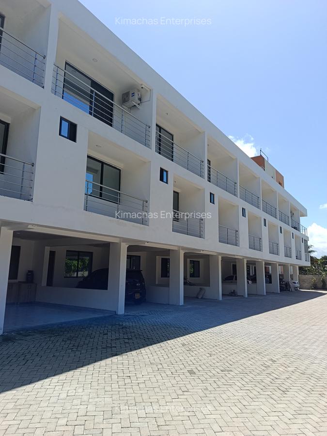 4 Bed Townhouse with En Suite at Off Links Road - 1