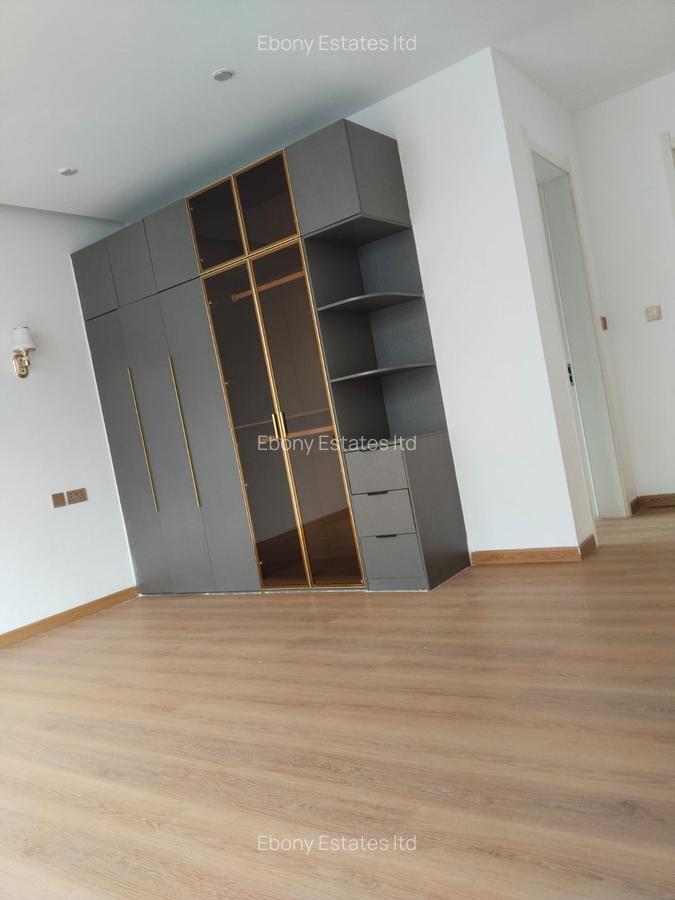 5 Bed Townhouse with En Suite in Lavington - 4