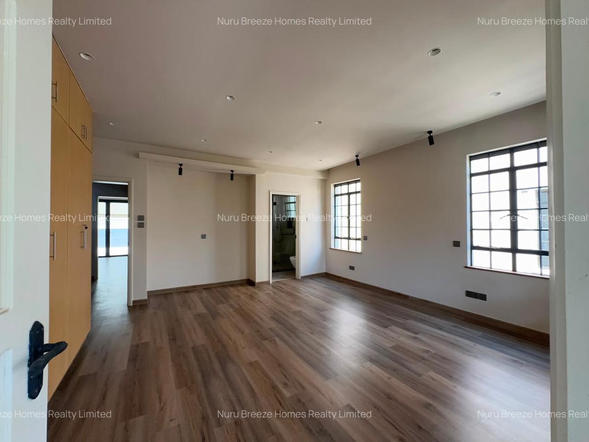 4 Bed Townhouse with En Suite in General Mathenge - 18
