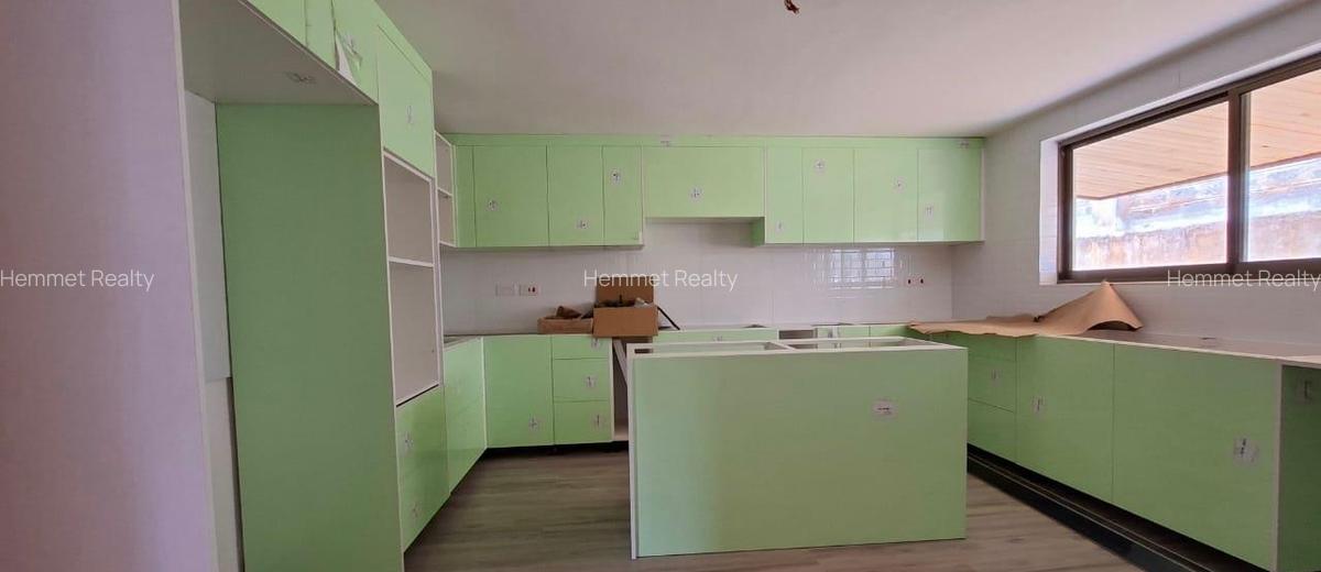 4 Bed Townhouse with En Suite in Rosslyn - 5