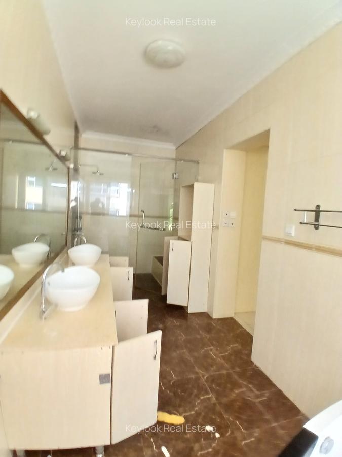 4 Bed Townhouse with En Suite at Riverside Drive - 17