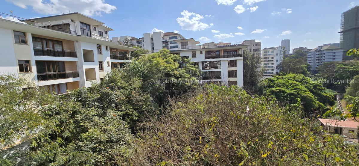 3 Bed Apartment with En Suite at Riverside - 12