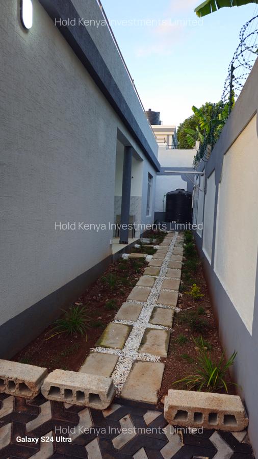 4 Bed House with En Suite at Riverside Drive - 12