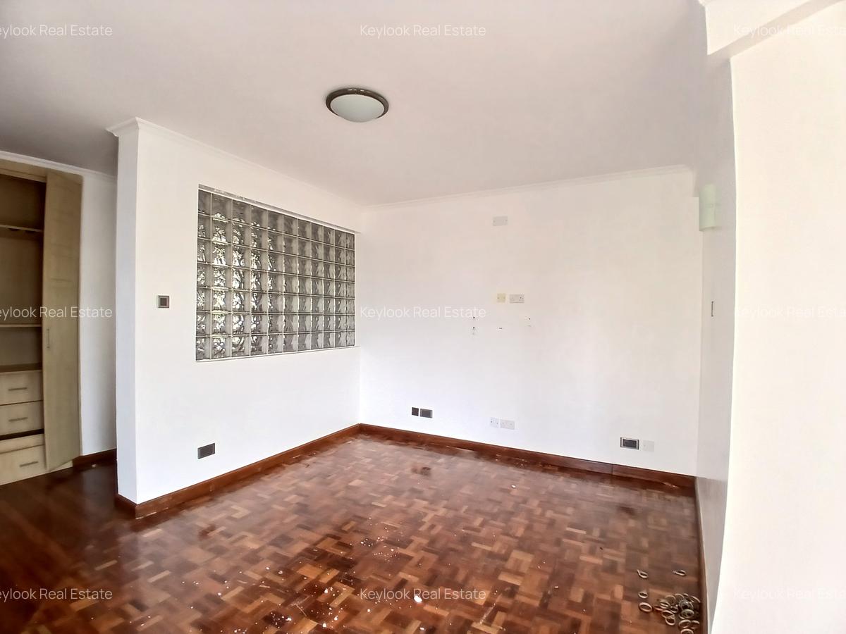 5 Bed Townhouse with En Suite in Lavington - 13