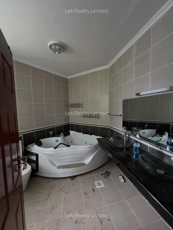 4 Bed Townhouse with En Suite in Lavington - 6