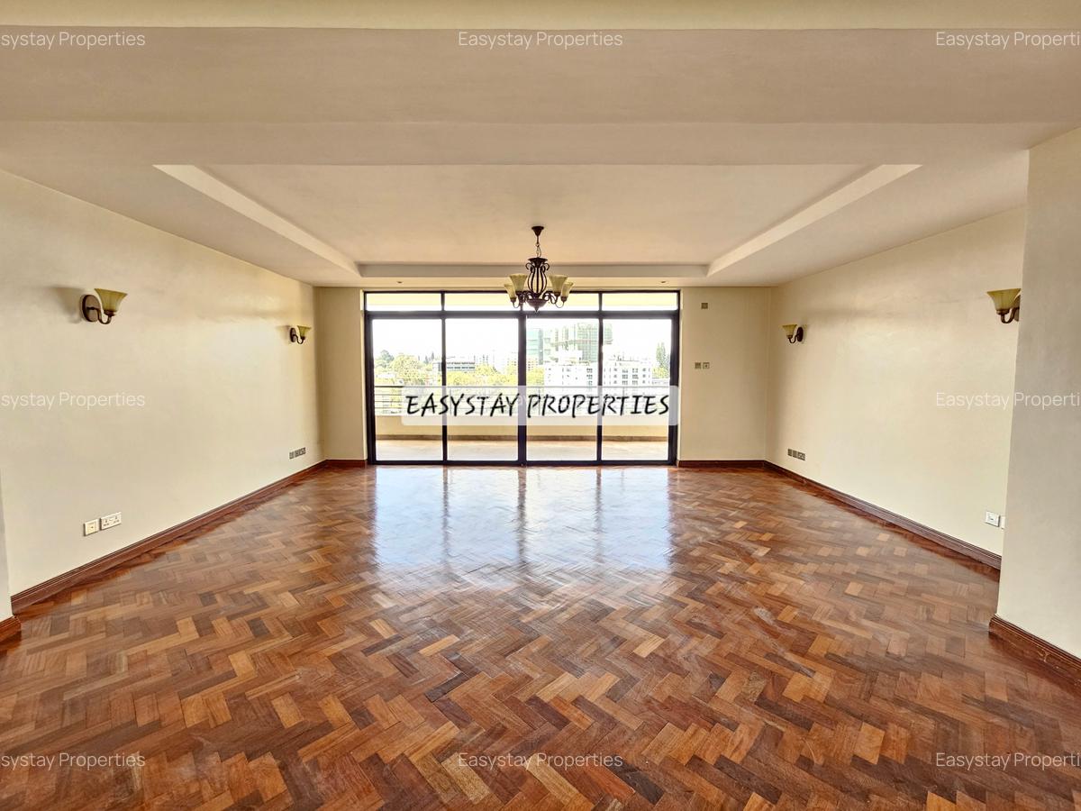 3 Bed Apartment with En Suite in Riverside - 2