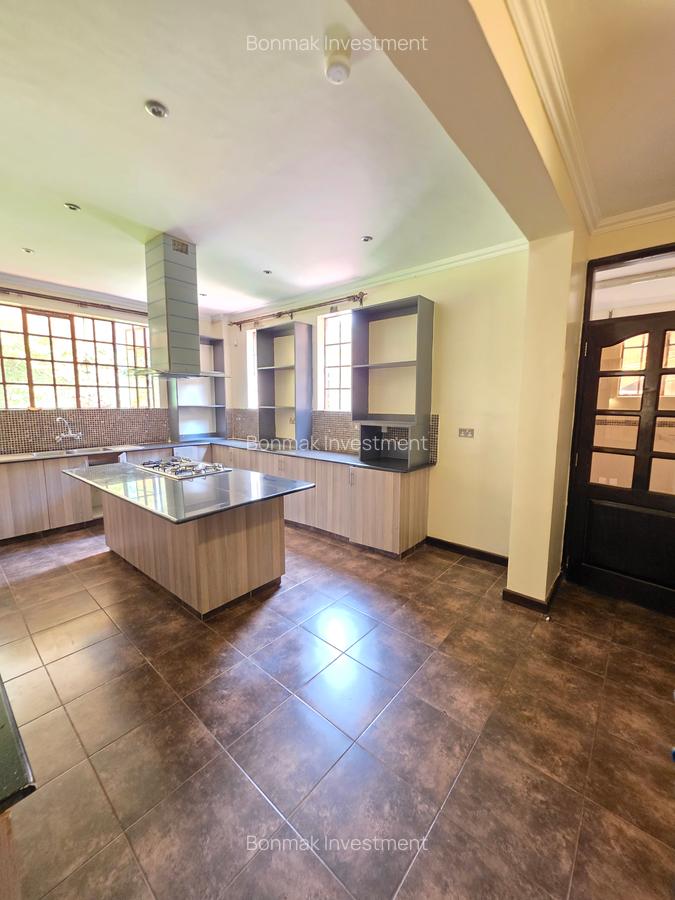 4 Bed Townhouse with En Suite at Rossylin Lone Tree - 9