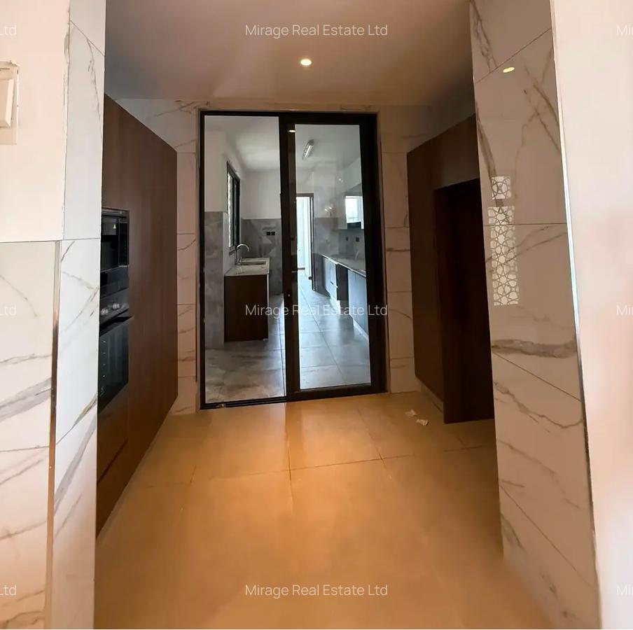 3 Bed Apartment with En Suite in Riverside - 8