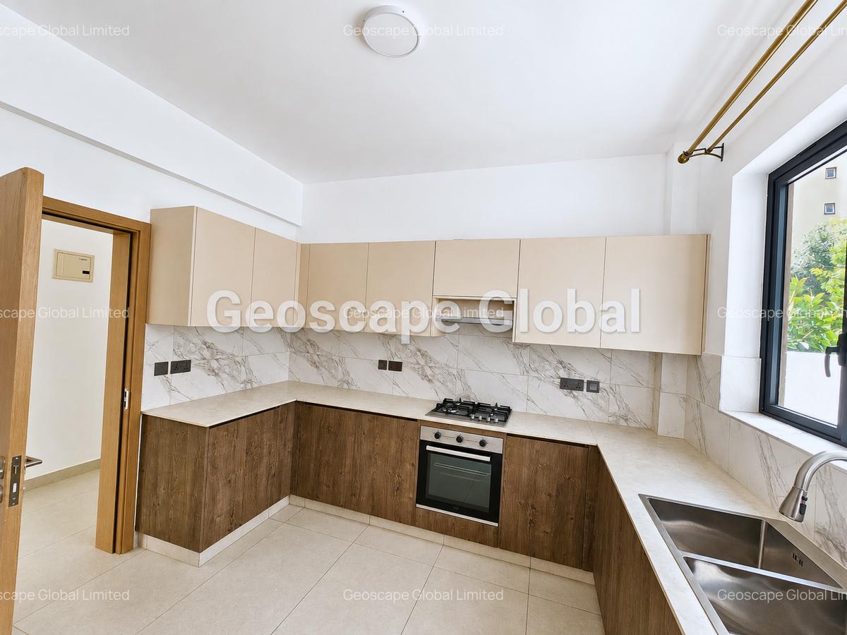 3 Bed Apartment with En Suite in Brookside - 5