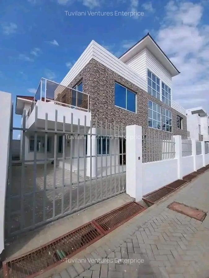 4 Bed Villa with En Suite at Bamburi Mombasa - 1