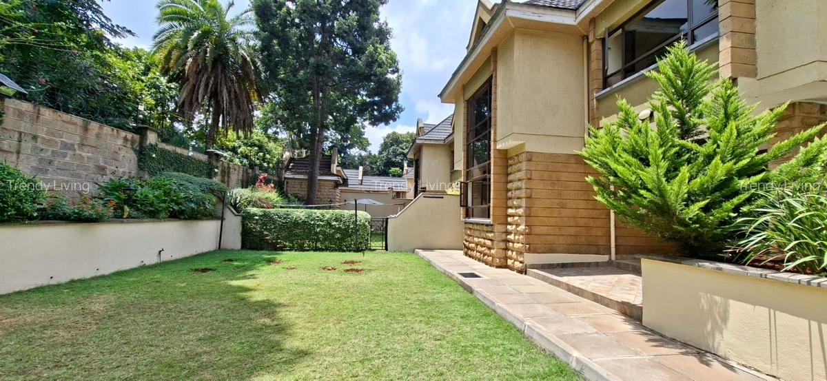 6 Bed Townhouse with En Suite in Lavington - 16