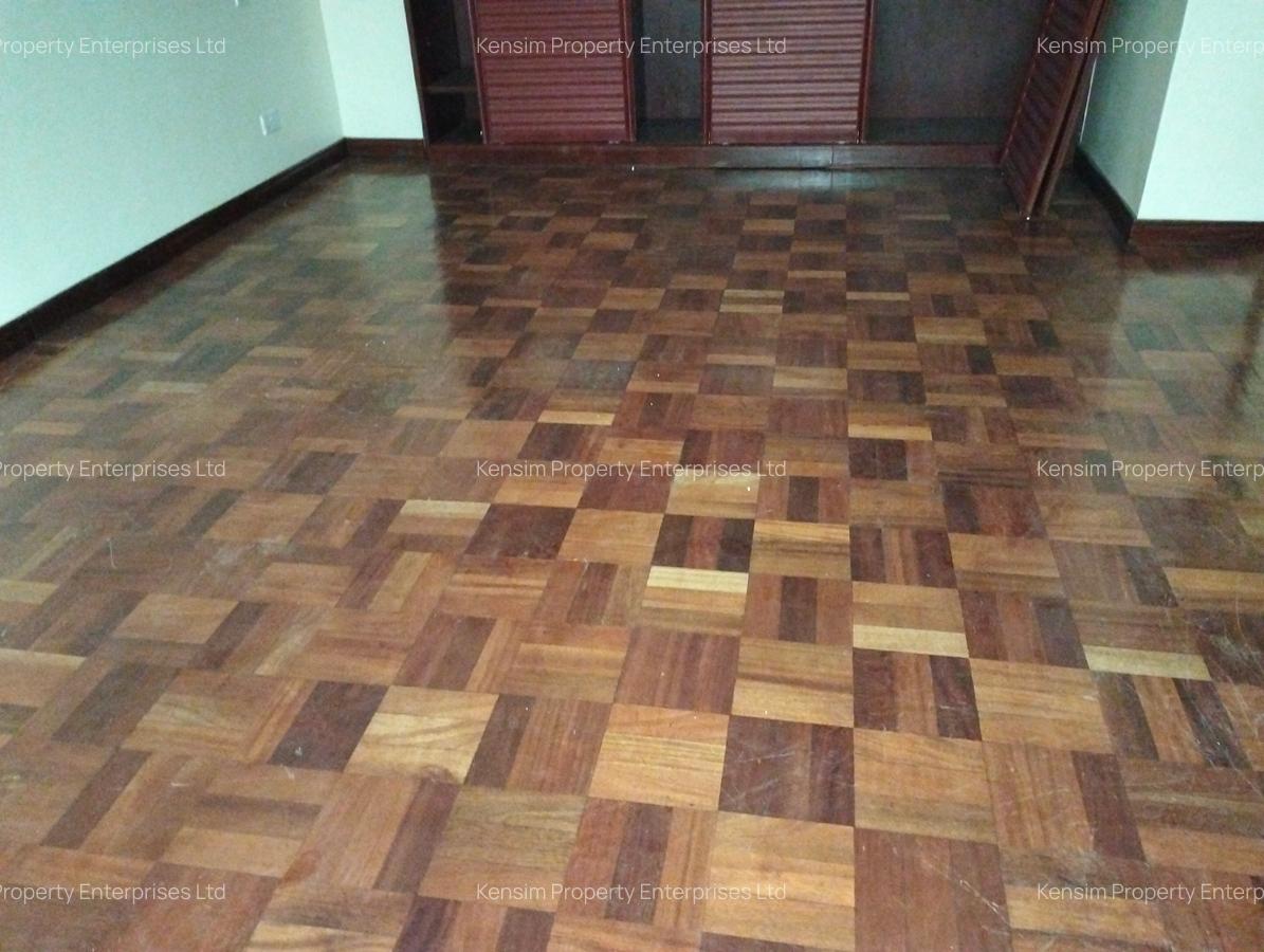 5 Bed Townhouse with En Suite in Lavington - 11