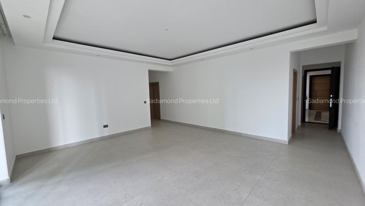 3 Bed Apartment with En Suite in Brookside - 9