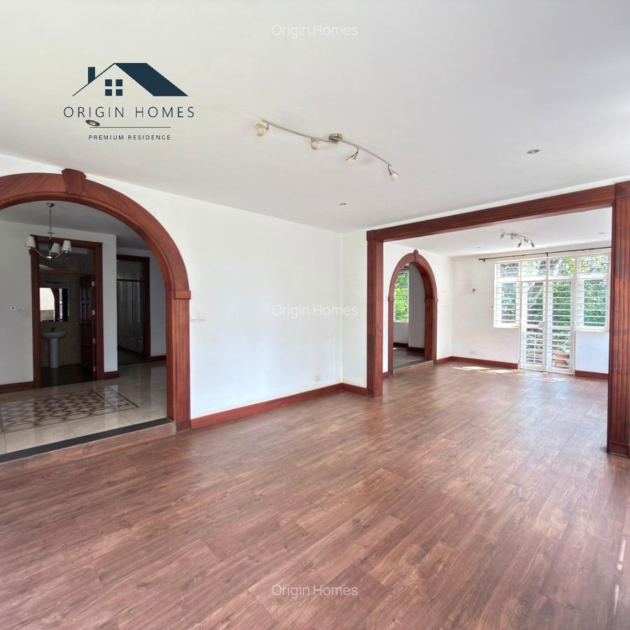 5 Bed House with En Suite at Rosslyn - 5