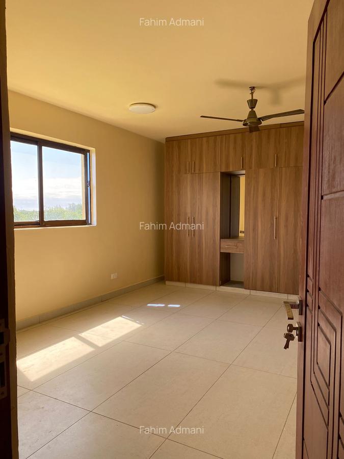 4 Bed Apartment with En Suite at Moyne Drive - 2
