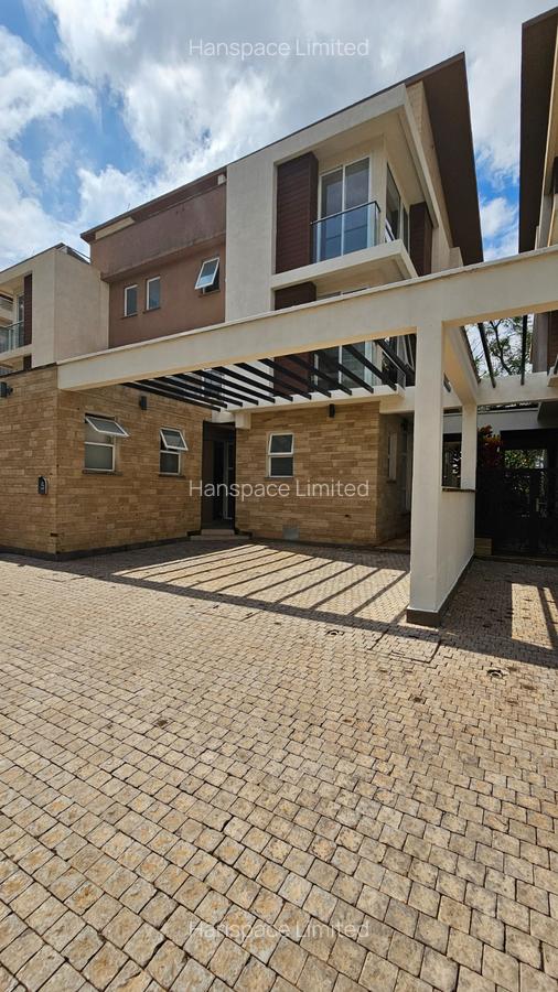 4 Bed Villa with En Suite in Lavington - 3