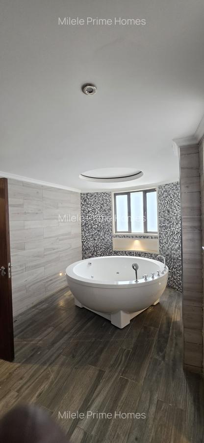 5 Bed Townhouse with En Suite in Lavington - 11