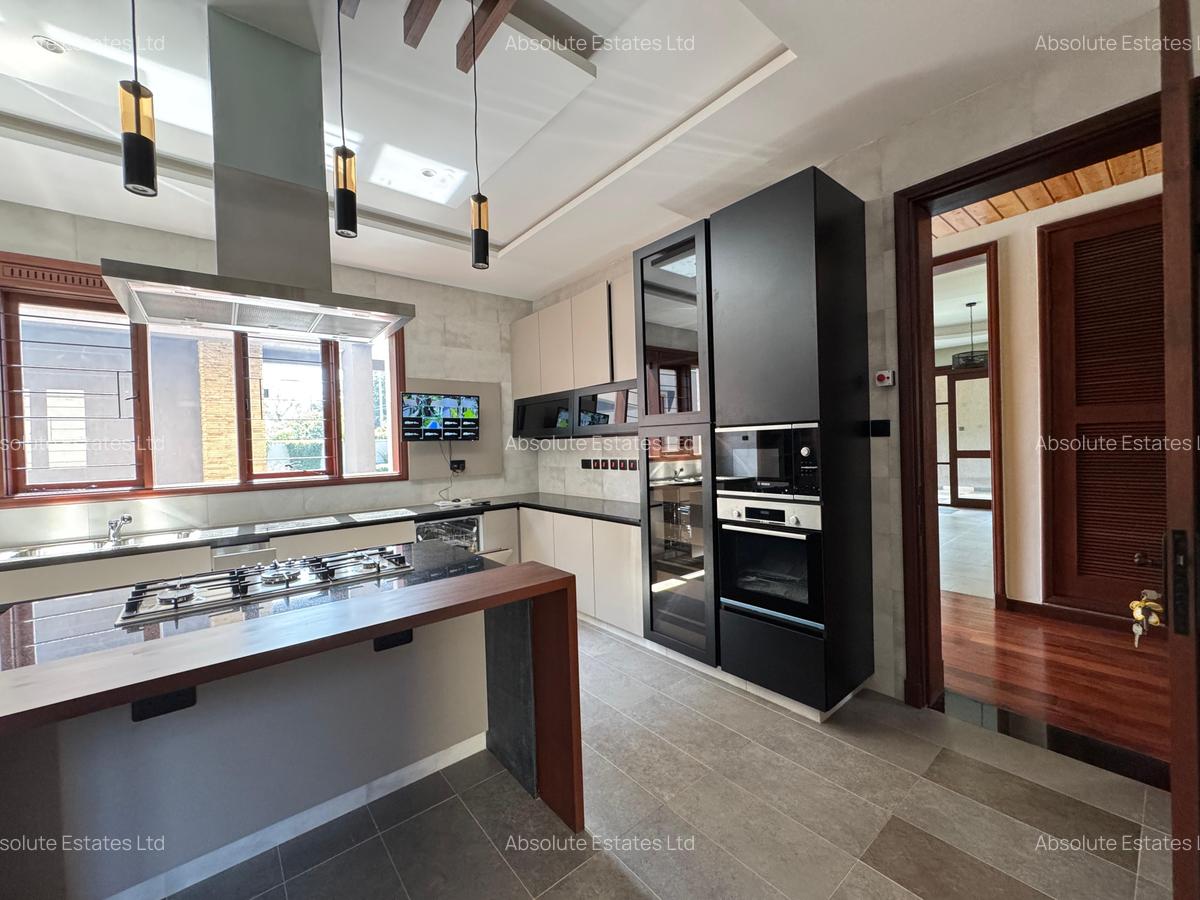 4 Bed Villa with Swimming Pool in Runda - 3