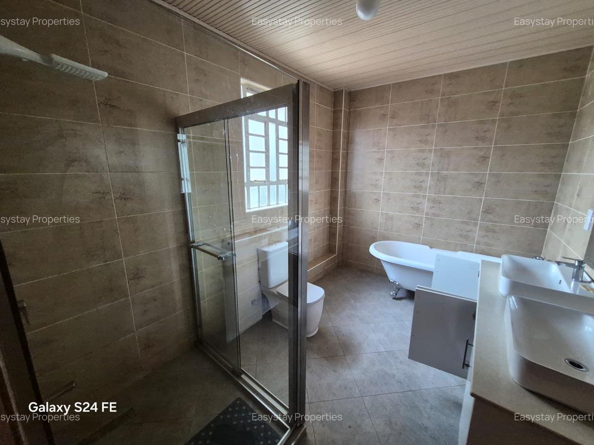 5 Bed House with En Suite in Runda - 10