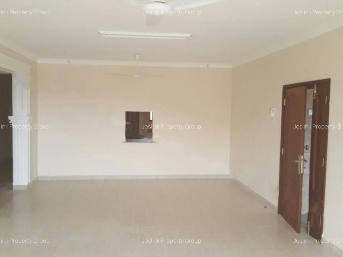 3 Bed Apartment with En Suite at Greenwood Drive - 7