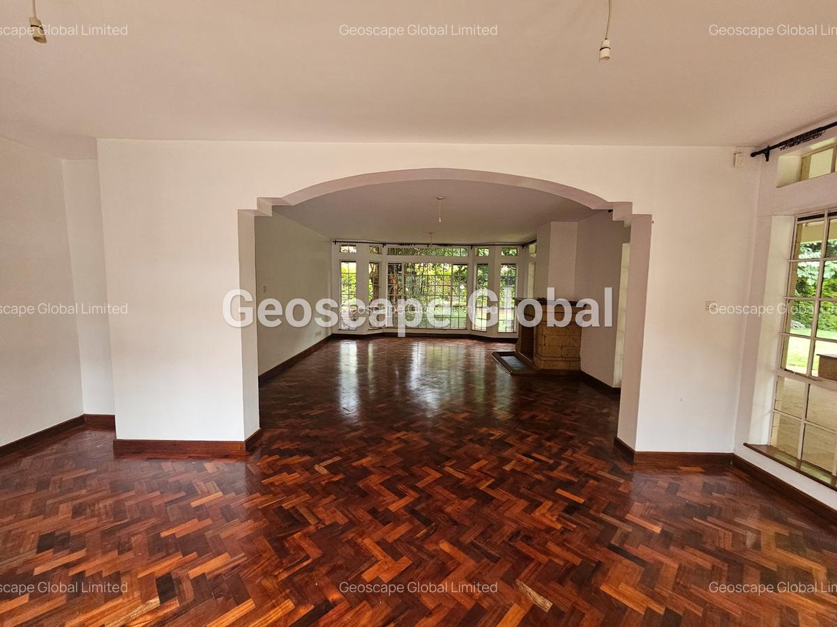 5 Bed House with En Suite in Rosslyn - 8