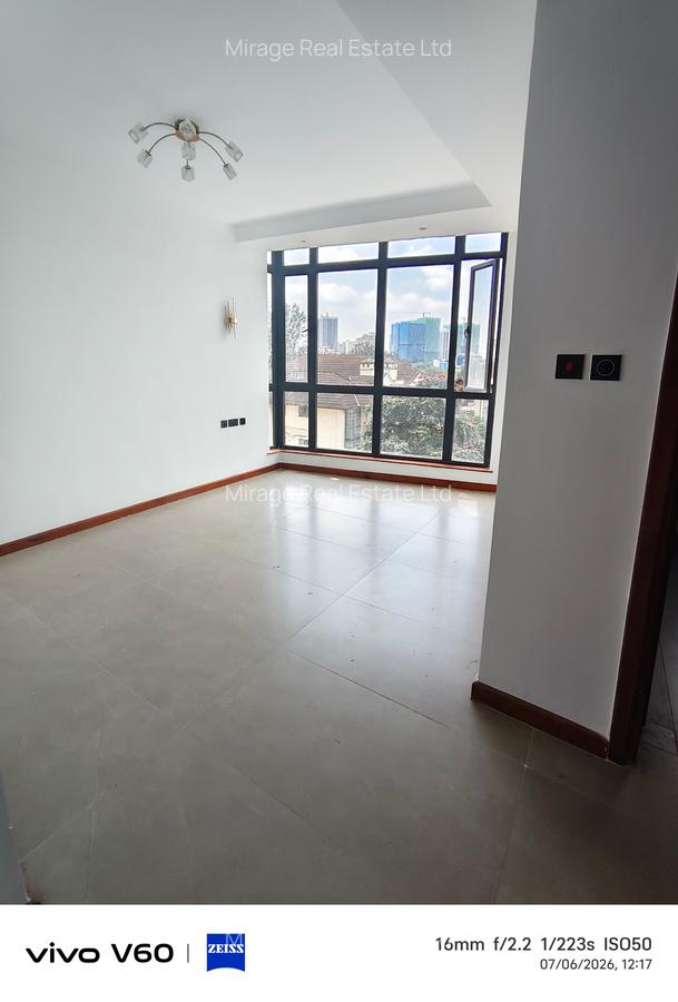 3 Bed Apartment with En Suite in Riverside - 16