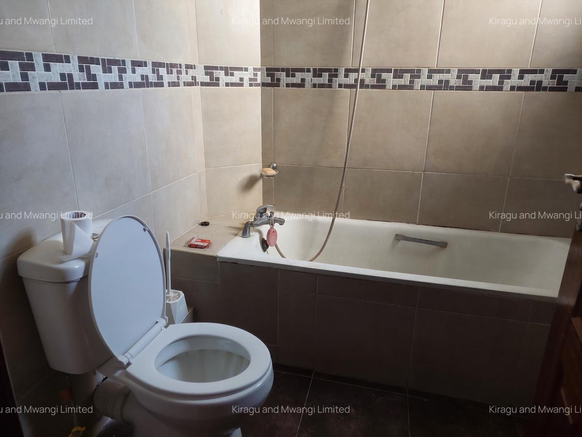 2 Bed Apartment with En Suite at Riverside Garden Cl - 5