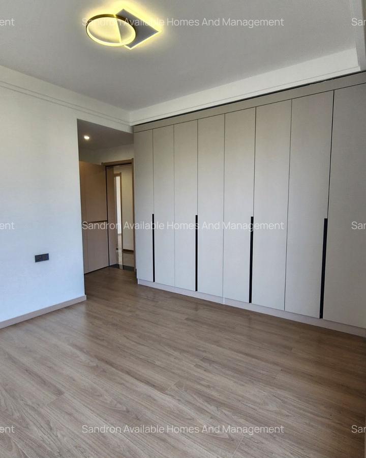 3 Bed Apartment with En Suite in Riverside - 5
