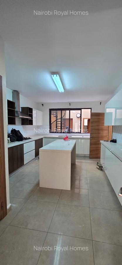 5 Bed Townhouse with En Suite at Lavington Off Convent Drive - 10