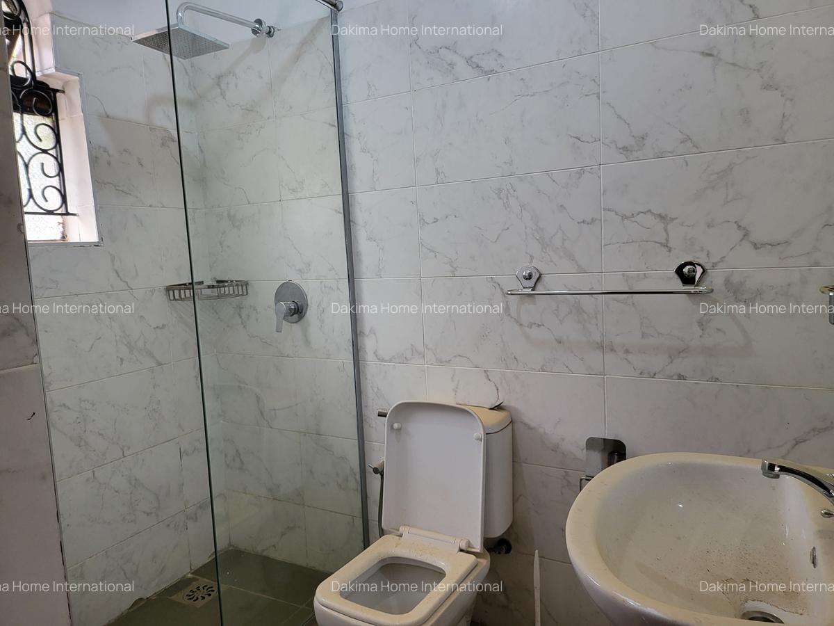 5 Bed Townhouse with En Suite in Nyari - 10