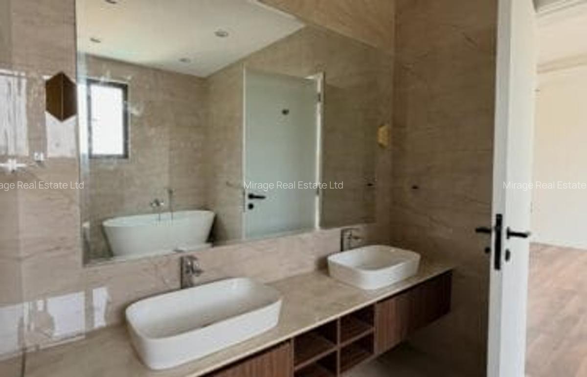 5 Bed Villa with En Suite in Lavington - 14