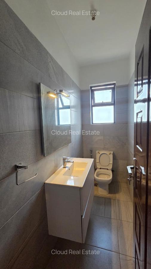 3 Bed Apartment with En Suite in Parklands - 7