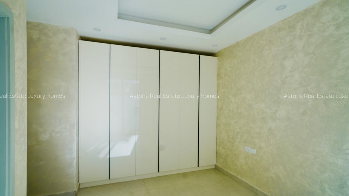 4 Bed Apartment with En Suite at 2026-510 - 15