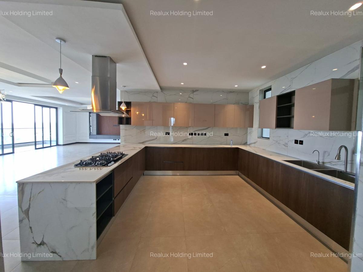 5 Bed Apartment with En Suite in Riverside - 3