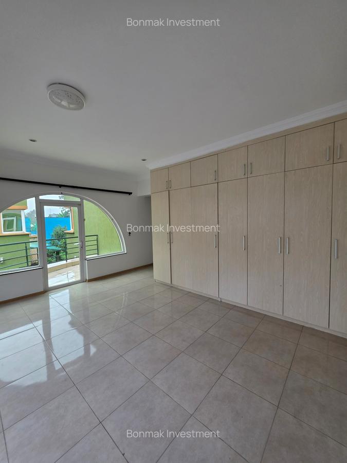 4 Bed Townhouse with En Suite at Riverside Drive - 20