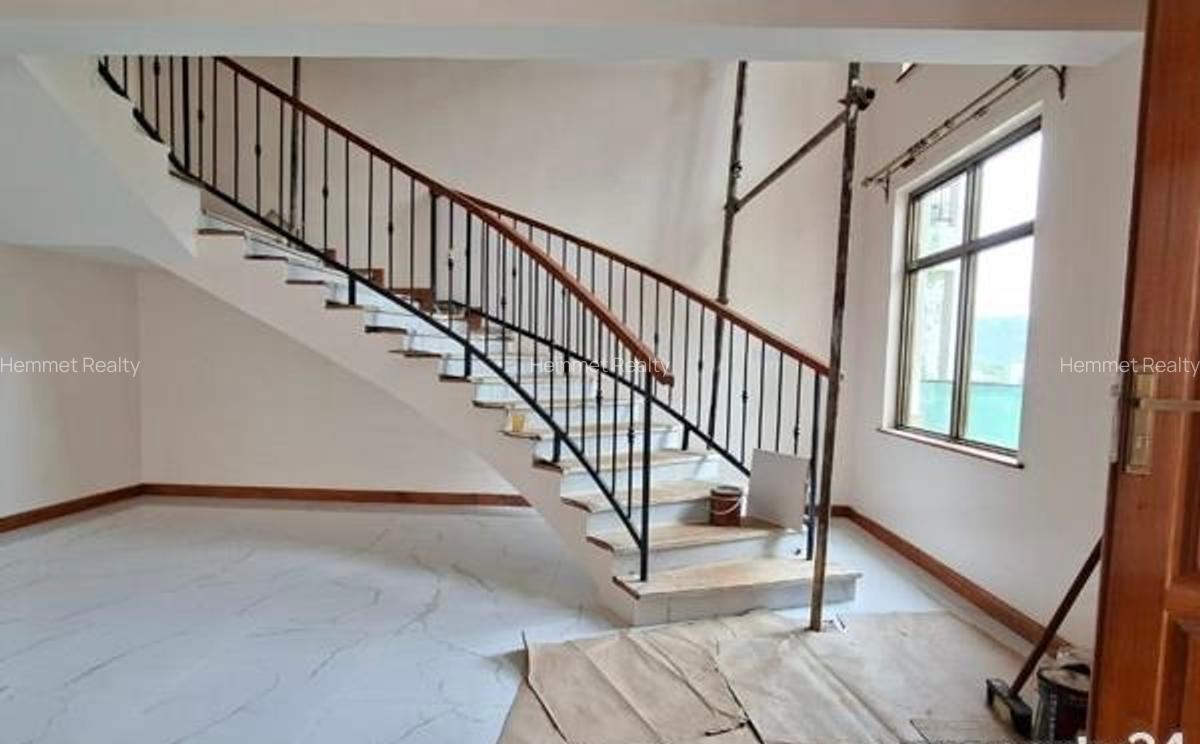 4 Bed Townhouse with En Suite in Rosslyn - 3