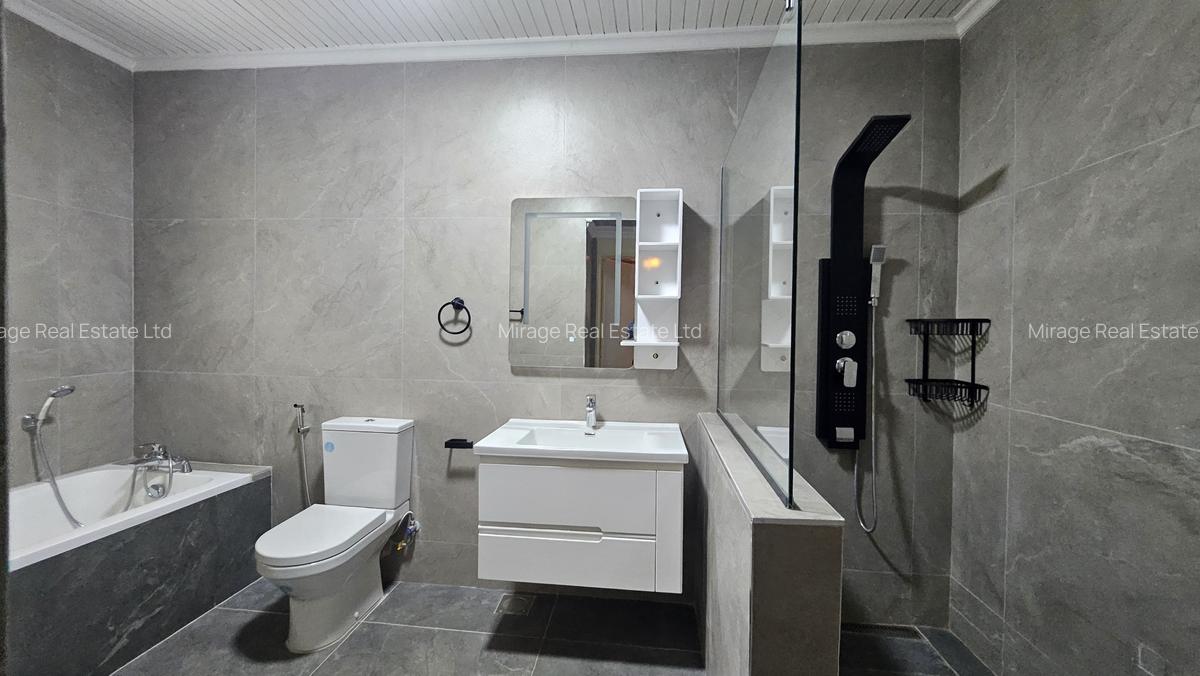 5 Bed House with En Suite in Runda - 12