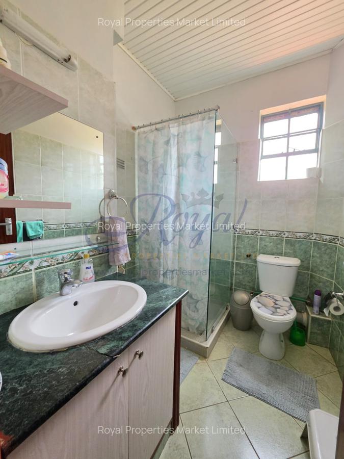 4 Bed House with En Suite in Lavington - 8