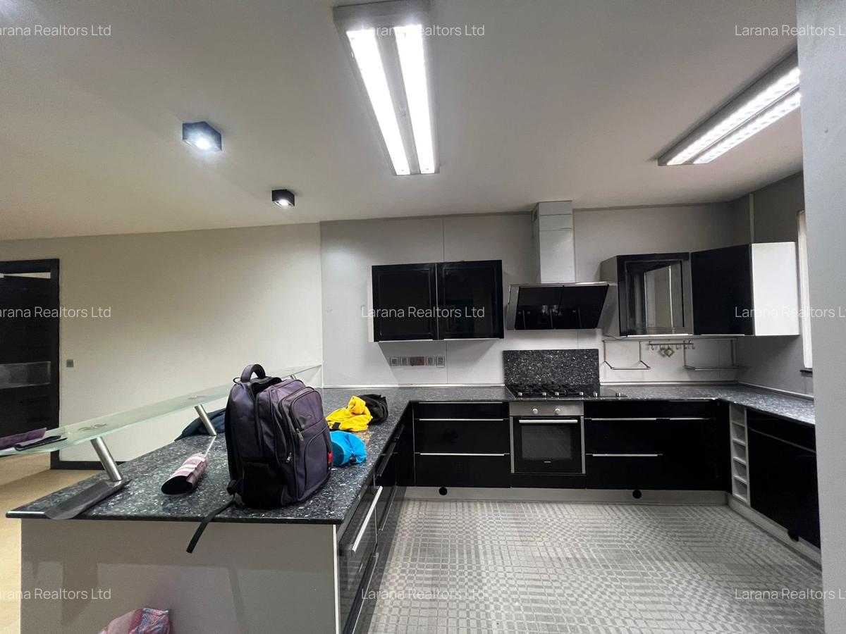 3 Bed Apartment with En Suite at Riverside Dr - 4