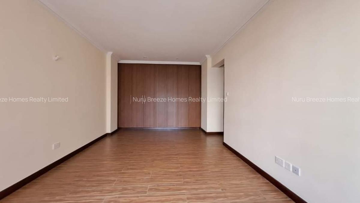 3 Bed Apartment with En Suite in Brookside - 18