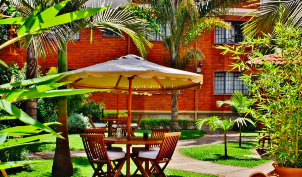 3 Bed Apartment with Swimming Pool in Spring Valley - 4