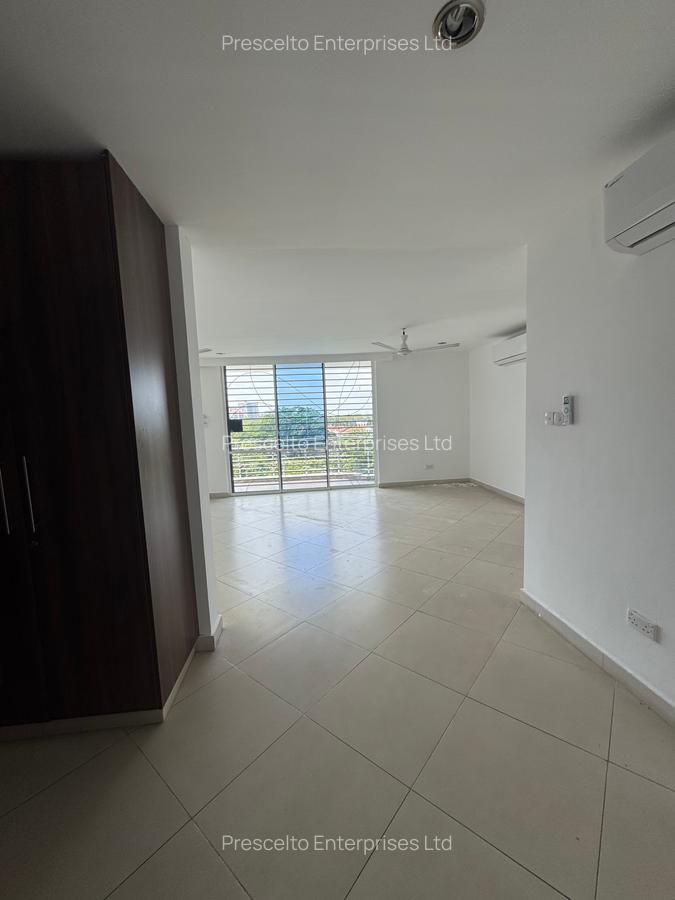4 Bed Apartment with En Suite at Greenwood - 19