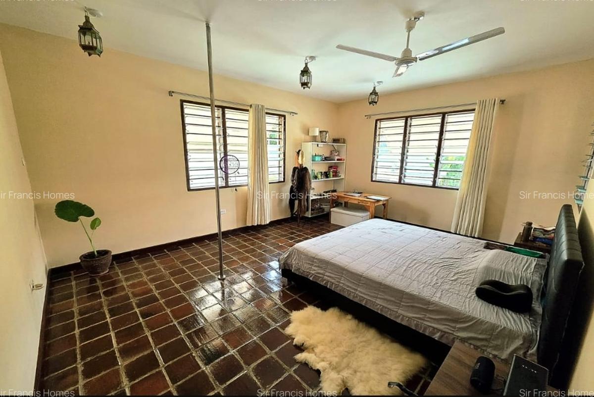 3 Bed Villa with En Suite at Galu - 6