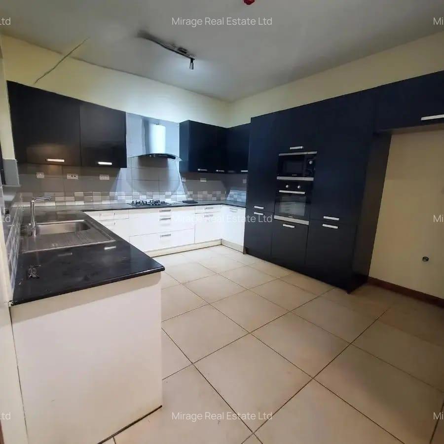 3 Bed Apartment with En Suite in Parklands - 5
