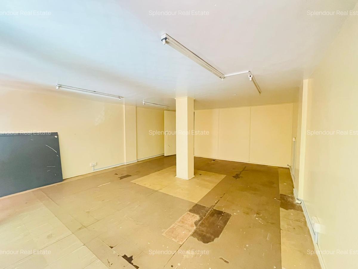 1,000 ft² Commercial Property with Service Charge Included in Parklands - 9