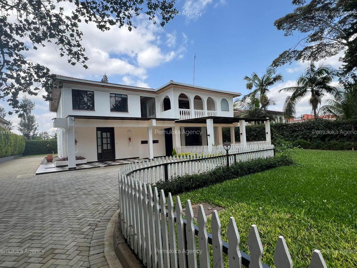 4 Bed Townhouse with En Suite in Ridgeways - 1