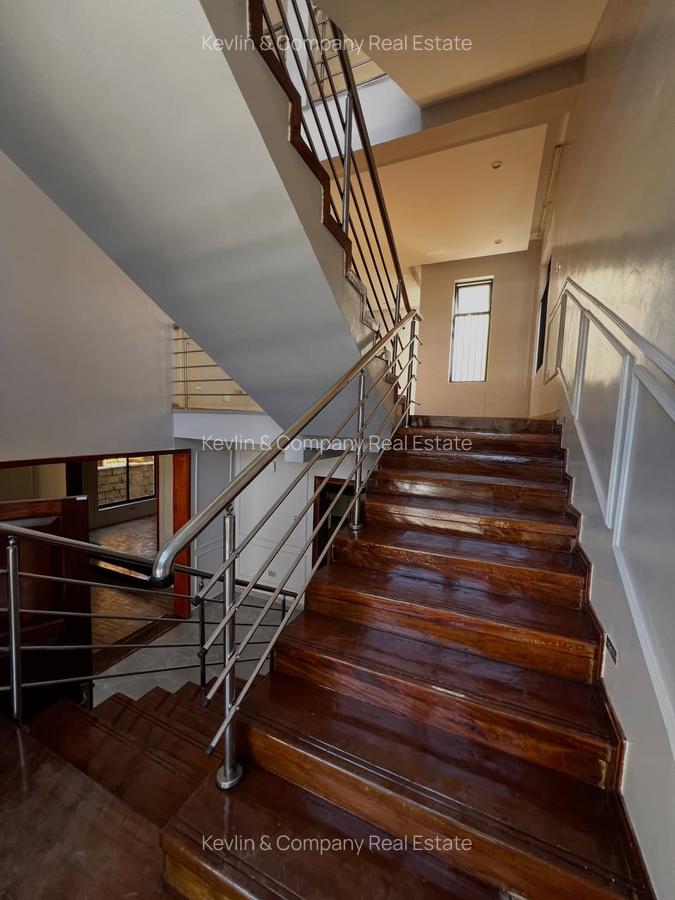 5 Bed Townhouse with En Suite in Lavington - 9